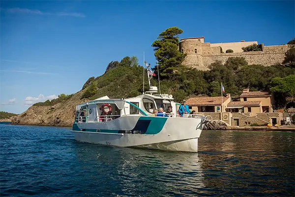 Latitude Verte - Bateau Hybride pour Port-Cros et Porquerolles