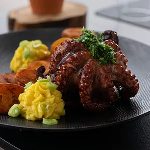 Plat de poulpe au restaurant Resto'Sud à Hyères Plat de poulpe au restaurant Resto'Sud à Hyères